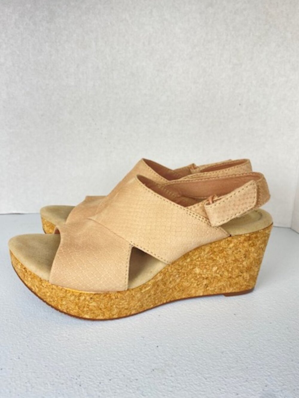 Collection by Clarks Woman’s Suede Cork Wedge Shoes Sandals Beige Slingback 8M